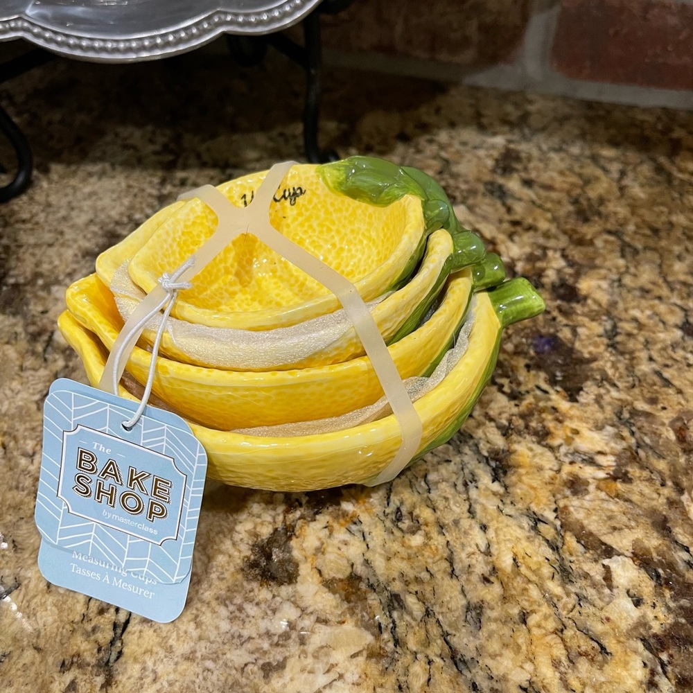 Bake Shop lemon shaped nesting measuring cup set - Brand new!
